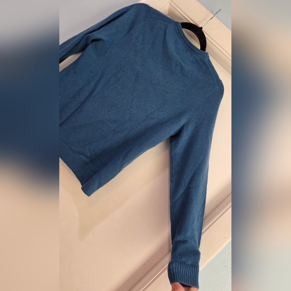Women's L.L.Bean Blue Water Cashmere Crew Sweater, Size S Pet - Picture 13 of 13